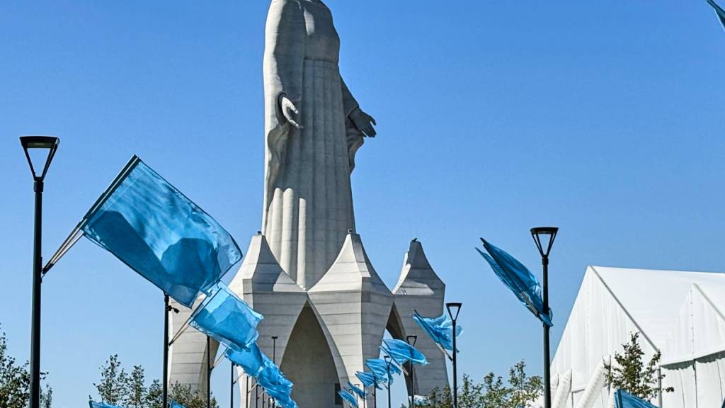Mit einem feierlichen Gottesdienst ist in Polen eine riesige Marienstatue eingeweiht worden. Sie hat eine Gesamthöhe von mehr als 55 Metern gilt als grösste Marienfigur in Europa.
