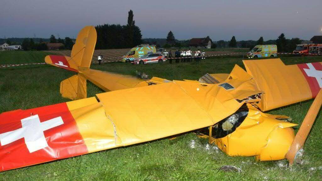 Beim Absturz eines historischen Doppeldeckers in Subingen SO kam 2021 ein Passagier ums Leben. Der Pilot erlitt schwere Verletzungen. Der Passagier, ein Ex-Pilot mit gesundheitlichen Problemen, sass kurze Zeit am Steuer. (Archivbild)