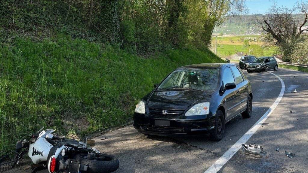 Nach missglücktem Überholmanöver des Motorrad-Lernfahrers im thurgauischen Oberbussnang müssen er und ein Autofahrer ins Spital.