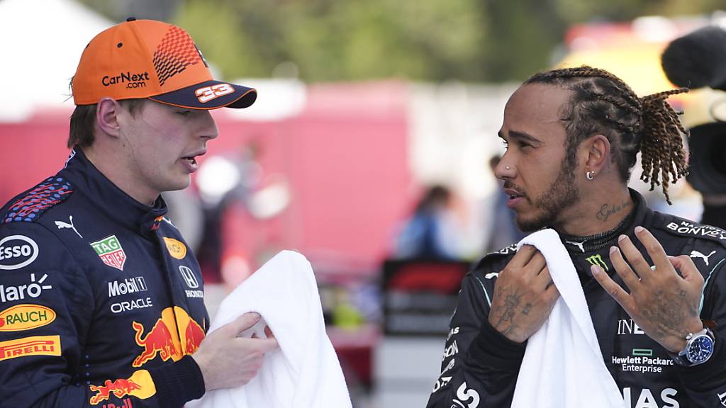 Fahren gemeinsam aus der ersten Reihe los: Max Verstappen (links) und Lewis Hamilton.