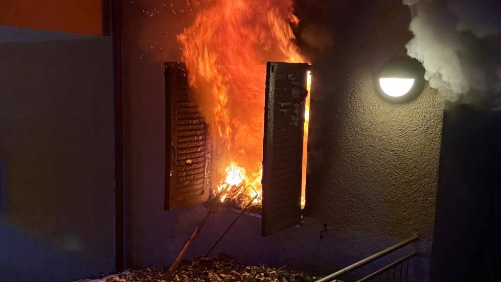 Die Wohnung stand in Vollbrand und ist vorübergehend unbewohnbar.