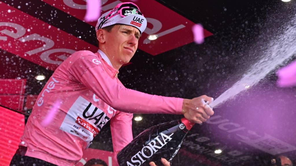 Tadej Pogacar kam während des 107. Giro d'Italia aus dem Feiern nicht heraus