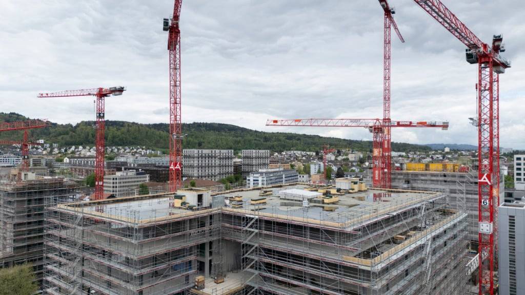 Die Stadt Zürich will die Zahl der gemeinnützigen Wohnungen erhöhen (im Bild das Koch-Areal). Nun kaufte sie für 124 Millionen Franken vier Liegenschaften. (Symbolbild)