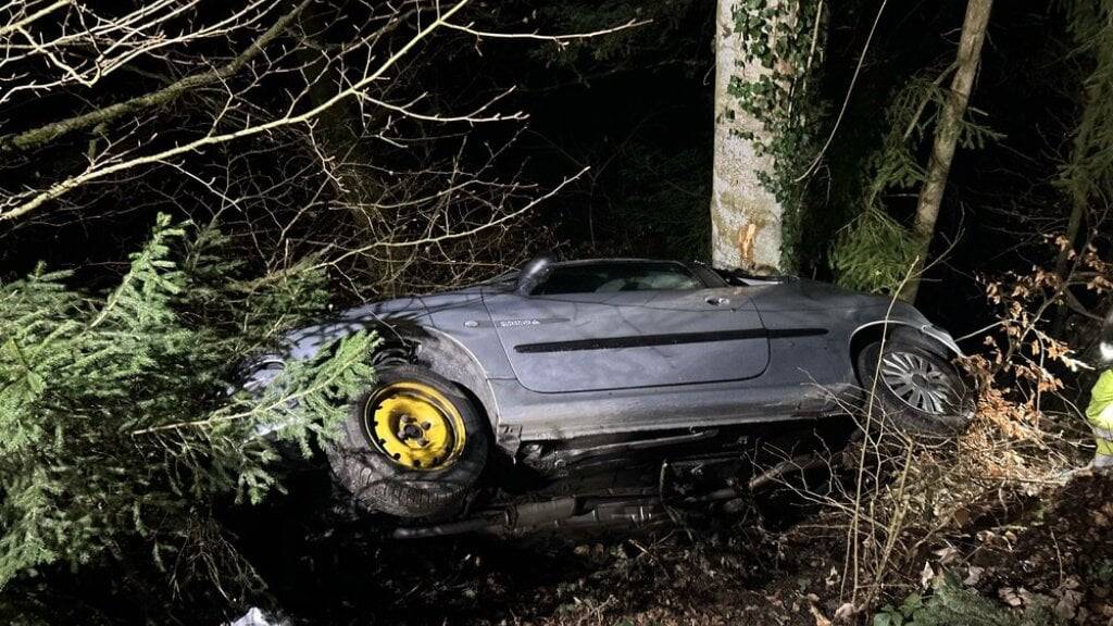 Der Lenker wurde beim dem Unfall nur leicht verletzt.