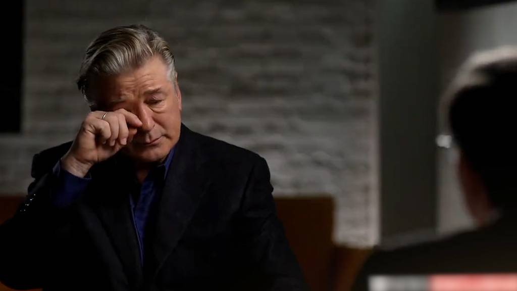 Thumb for ‹Alec Baldwin Gives Interview on Fatal Shot: 'I Didn't Pull the Trigger'›