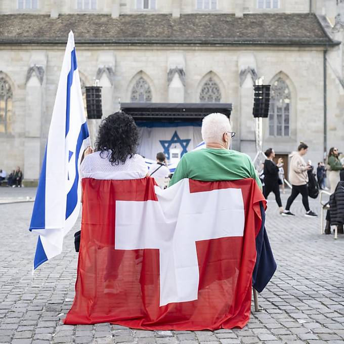 Hunderte Personen zeigen in Zürich Solidarität für Israel