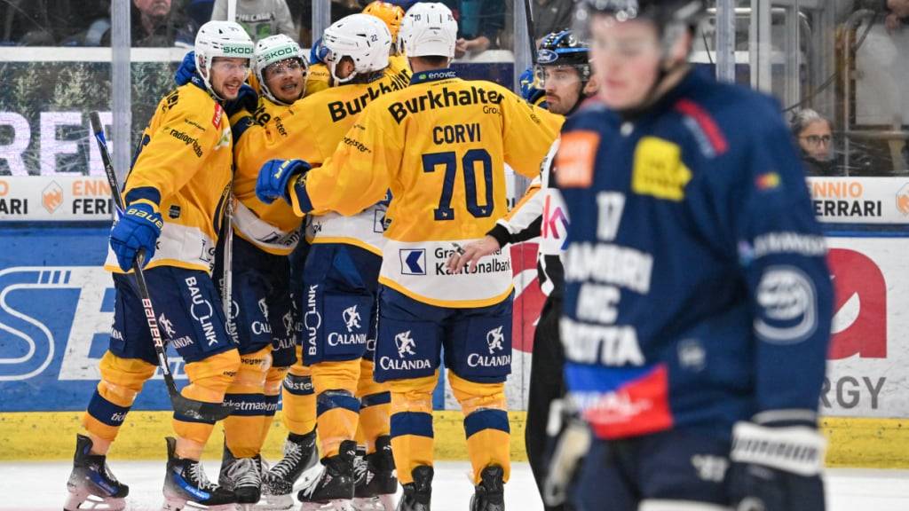 Bezeichnend: Davos feiert den 4:4-Ausgleich durch Stransky, derweil Ambri (mit Miles Müller im Vordergrund) die Welt nicht mehr versteht