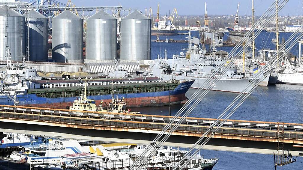 Ende der Getreide-Blockade: Erstes Schiff verlässt Hafen von Odessa