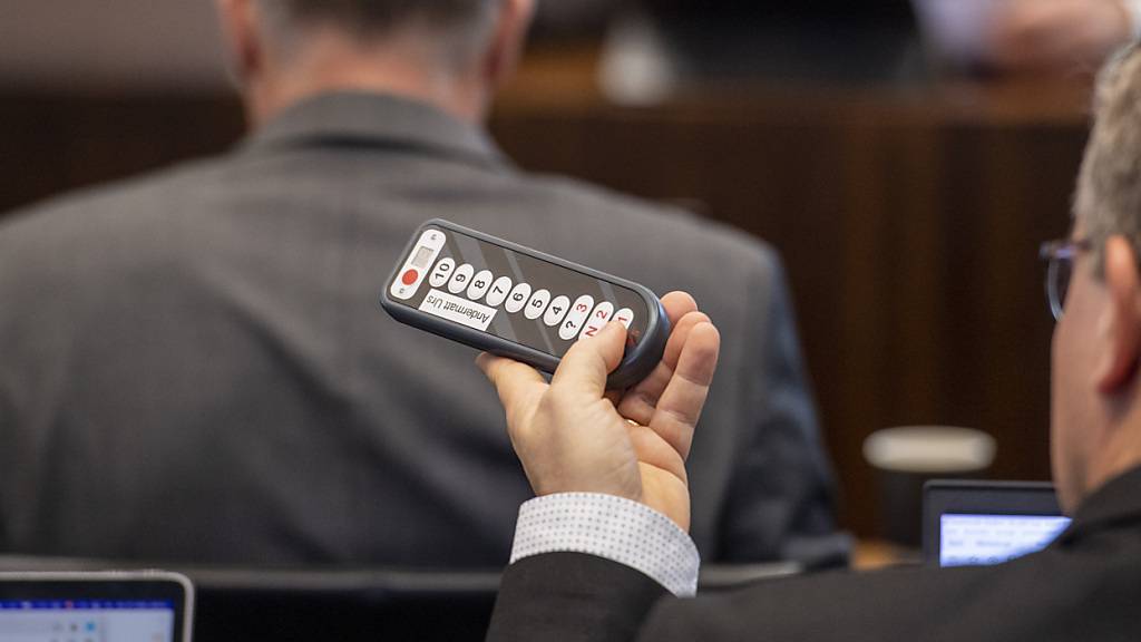 Der Zuger Kantonsrat hat am Donnerstag über einen Kredit für die Planung eines Ersatzneubaus des alten Laborgebäudes in Steinhausen debattiert. (Symbolbild)