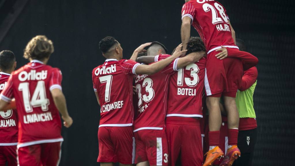 Die Spieler von Sion freuen sich über das erlösende 1:0