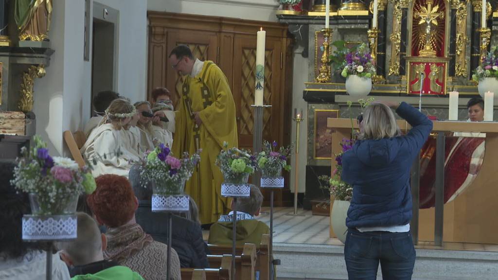 Der junge Priester soll bleiben – Kobelwald ist begeistert von ihrem Geistlichen