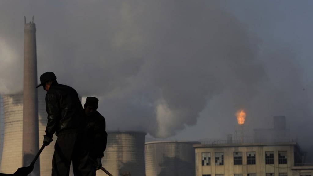 Chinas Regierung setzt auf Kohle, wenn nicht genügend Strom aus erneuerbaren Energien kommt. Crea bemängelt, dass China seine Kohlekraftwerke nur selten in dieser Weise flexibel nutzt. (Archivbild)
