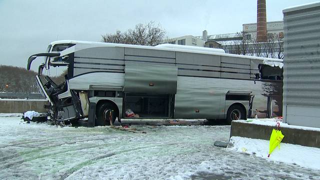 Unfallstrasse war trotz Schneeräumungs-Grossaufgebot bedeckt