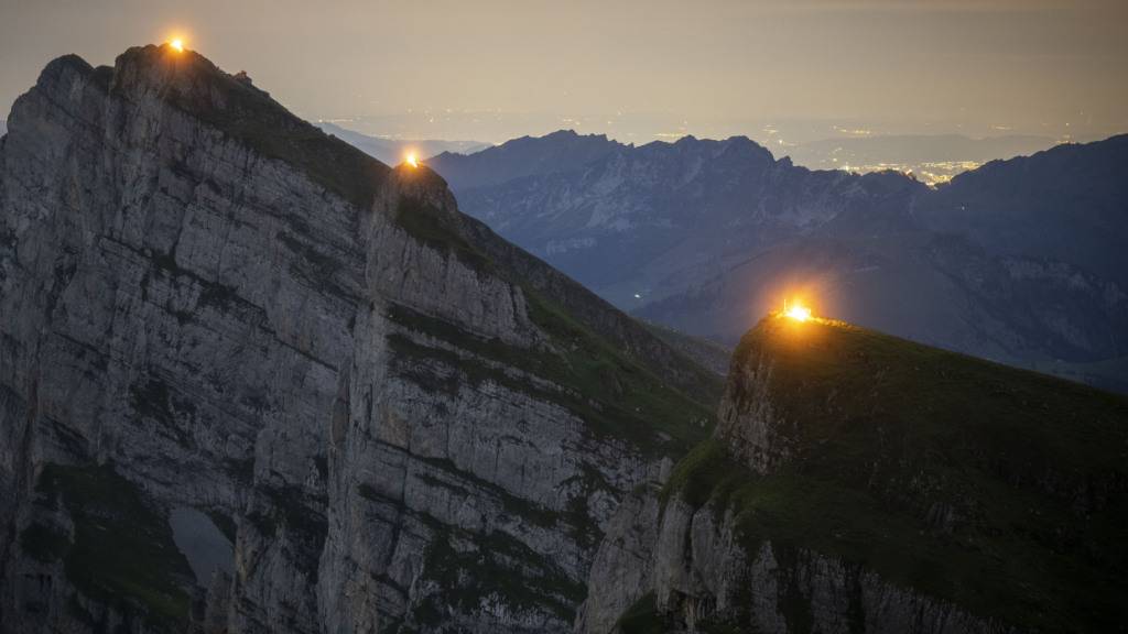 Im Jahr 2023 brannten die Höhenfeuer auf den Churfirsten aufgrund der Wetterprognose bereits am 31. Juli. (Archivbild)