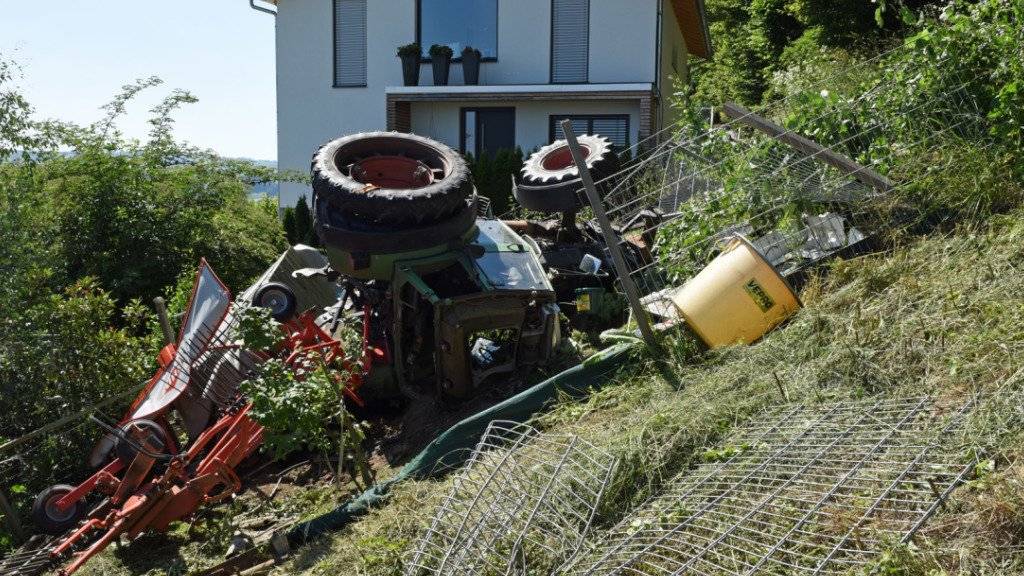 Ein Landwirt ist in Egolzwil beim Heuen mit seinem Traktor abgestürzt. Er wurde erheblich verletzt.