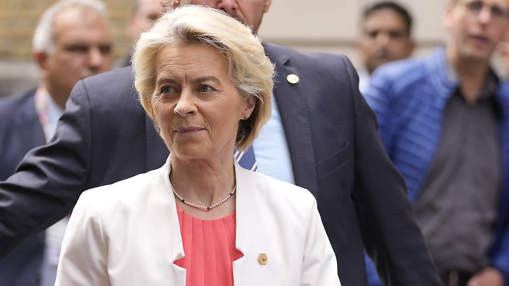 ARCHIV - Kurz vor einem entscheidenden EU-Gipfel haben sich Staats- und Regierungschefs der großen europäischen Parteienfamilien darauf verständigt, die CDU-Politikerin Ursula von der Leyen für eine zweite Amtszeit als Präsidentin der EU-Kommission zu nominieren. Foto: Virginia Mayo/AP/dpa