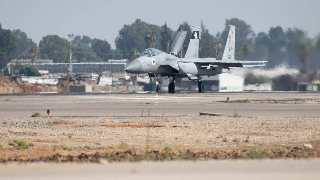 ARCHIV - F15-Kampfjets der israelischen Luftwaffe bereiten sich auf den Start zu einem Einsatz im Jemen vor. Foto: Idf Spokesperson/ZUMA Press Wire/dpa