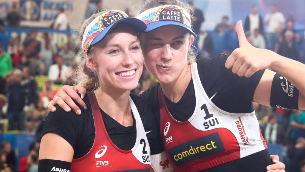 Nina Betschart (links) und Tanja Hüberli (rechts) zählen zu den grossen Schweizer Olympia-Hoffnungen im Beachvolleyball.
