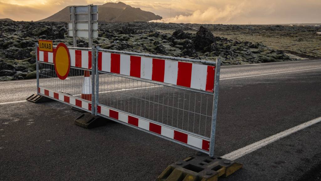 Aufgrund der anhaltenden schweren Erdbebenserie auf Island wurde vorsichtshalber die Evakuierung einer Ortschaft angeordnet worden. Foto: Raul Moreno/SOPA Images via ZUMA Press Wire/dpa