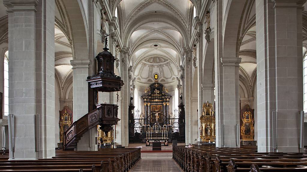 Das Innere der Luzerner Kirche St. Leodegar im Hof, der Hauptkirche der Luzerner Katholiken. (Archivaufnahme)