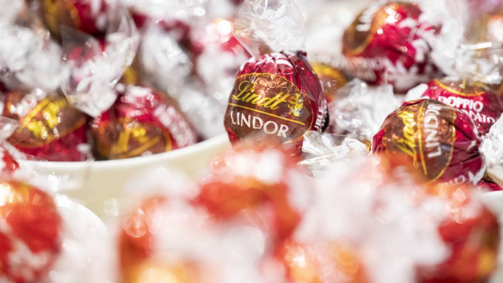 Der Schokoladenhersteller Lindt & Sprüngli will seine Lindor-Kugeln nicht bei Aldi und Lidl verkaufen. (Archivbild)
