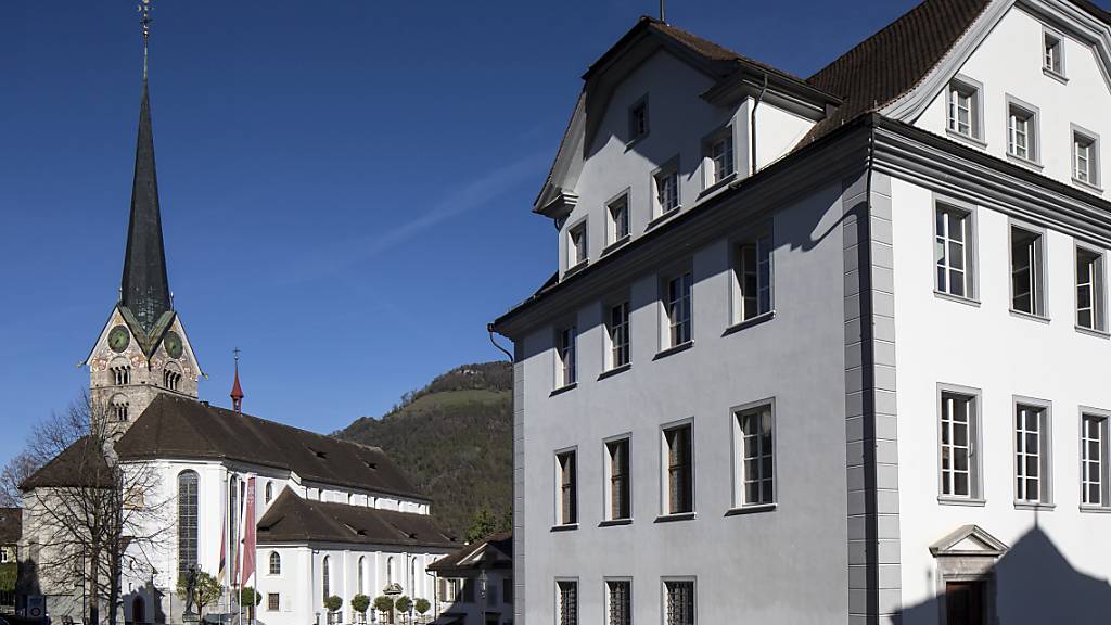 In Nidwalden - hier der Hauptort Stans mit dem Kantonsgericht - sollen mit einem Berufsverbot belegte Anwälte ihren Titel nicht mehr tragen dürfen. (Archivaufnahme)