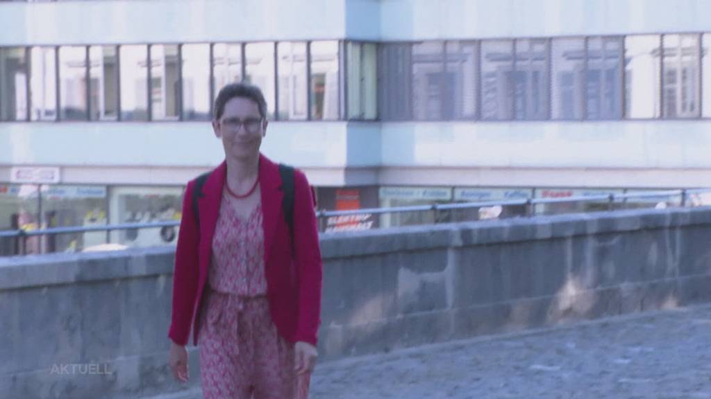 Herzlicher Empfang: Colette Basler ist nach schwerem Unfall wieder zurück im Grossen Rat