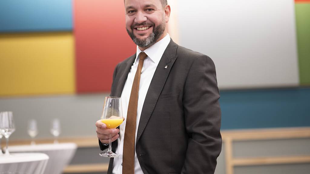 Er ist der Neue aus Graubünden: SVP-Parteipräsident Roman Hug erbt den Sitz von der SP-Frau Sandra Locher Benguerel.