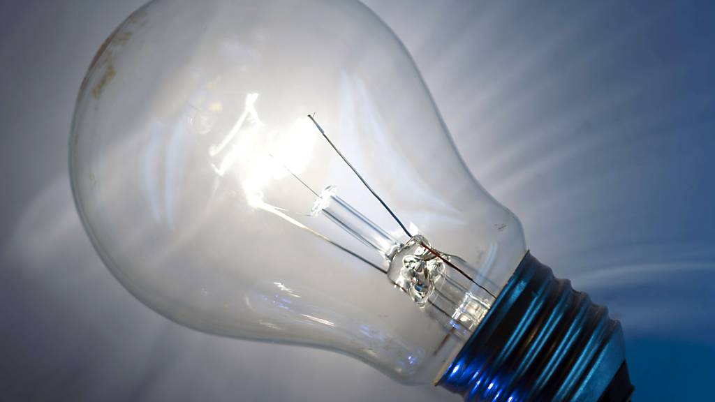 Der Stromausfall in Bargen, Beggingen, Merishausen und Teilen von Schleitheim SH in der Nacht auf Freitag wurde behoben. Grund für den Ausfall war laut Alertswiss Sturmtief «Frederico». (Symbolbild)