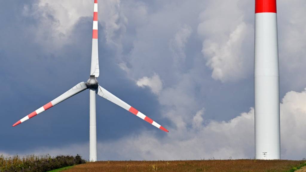 Der Zürcher Regierungsrat sieht Platz für bis zu 60 Windenergieanlagen im Kanton Zürich. Er hat eine entsprechende Richtplanvorlage an den Kantonsrat überwiesen. (Symbolbild)