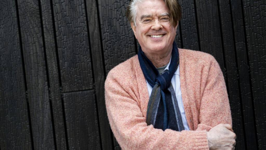 Der Isländer Sigurjón «Joni» Sighvatsson hat im Autorenkino seine Spuren hinterlassen und im Verlauf seiner Karriere Filme, Musikvideos und Fernsehserien produziert. Das Locarno Film Festival zeichnet ihn nun mit dem Raimondo Rezzonico Award 2026 aus.