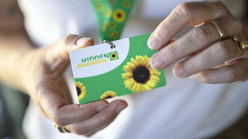 Mit dem Sonnenblumen-Bändel können Menschen signalisieren, dass sie an unsichtbaren Einschränkungen leiden, etwa Autismus oder ADHS.