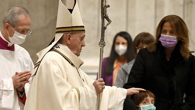 Papst sagt wegen Ischias-Schmerzen zwei Jahresend-Messen ab