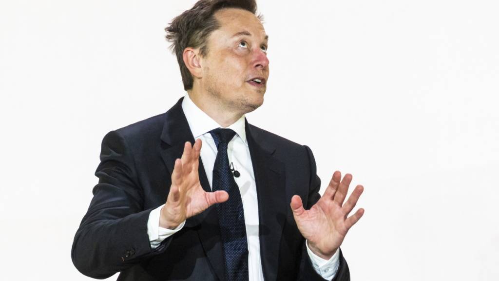 Seit Jahren stellte Tesla-Chef Elon Musk ein Raketen-Auto in Aussicht - der nun gezeigte Tesla Roadster kann dank Kaltgas-Düsen ein wenig fliegen. (Archivbild)