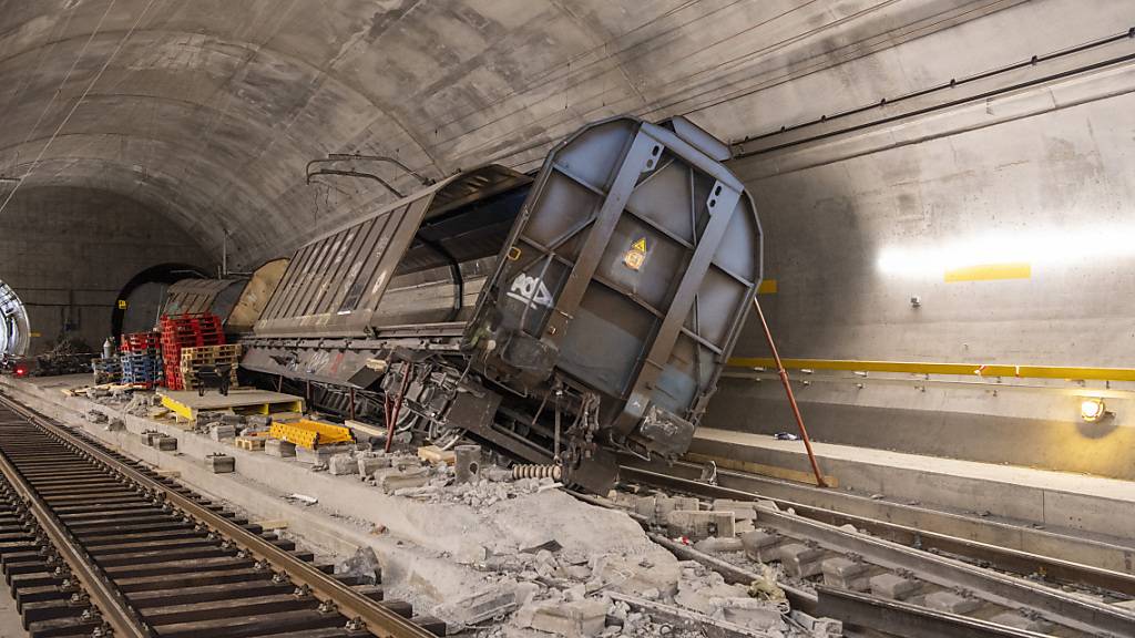 So sah die Unfallstelle im Gotthard-Basistunnel nach der Entgleisung aus. (Archivbild)