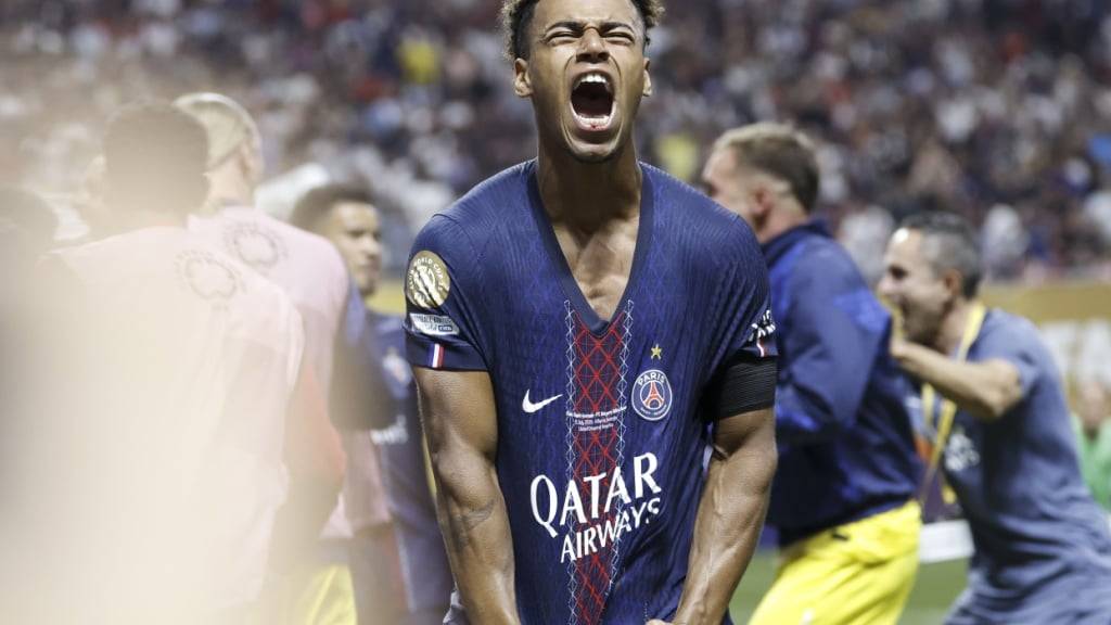 Désiré Doué jubelt an der Klub-WM über den Sieg des PSG gegen Bayern München