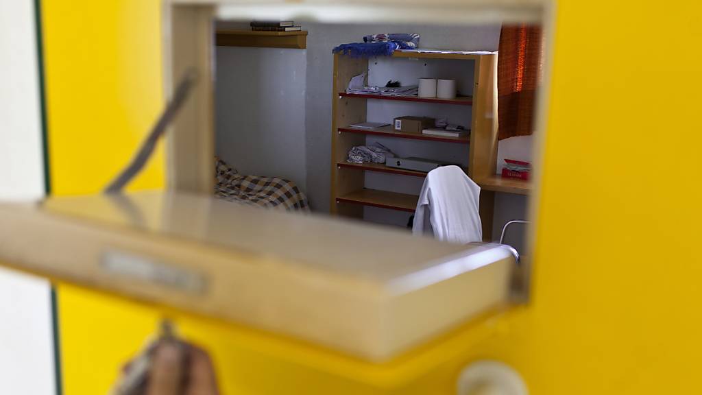 Ende Januar 2024 sind 6881 Frauen und Männer in der Schweiz hinter Gittern gesessen. Das sind sieben Prozent mehr als als vor einem Jahr. (Symbolbild)