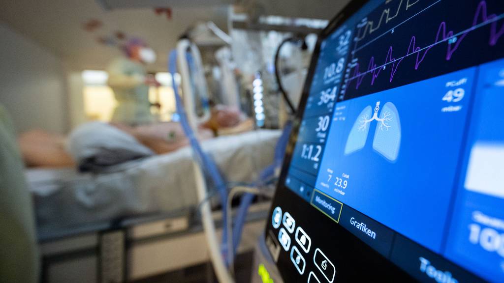 Über 200 Covid-Patienten auf Intensivstationen ++ Omikron in der Schweiz nicht nachgewiesen