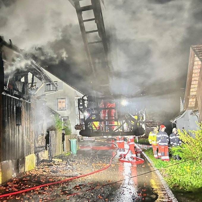 Wieder Brand in Elgg: Schopf brennt über Nacht nieder
