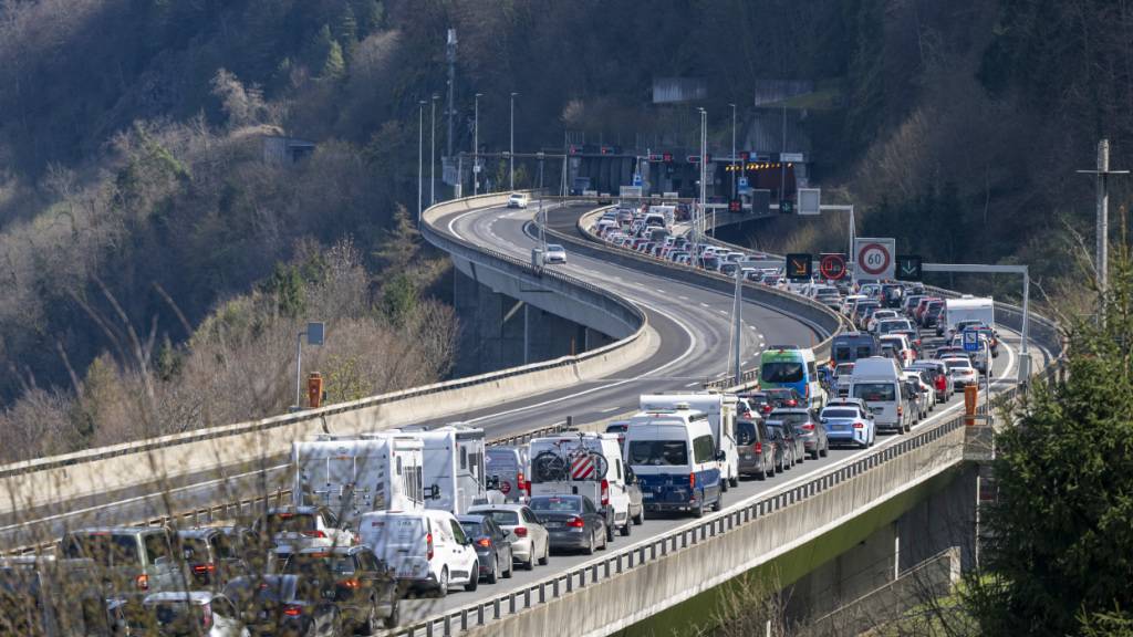 Am Pfingswochenende erneut mit Staus auf den Autobahn-Hauptachsen zu rechnen. (Archivbild)