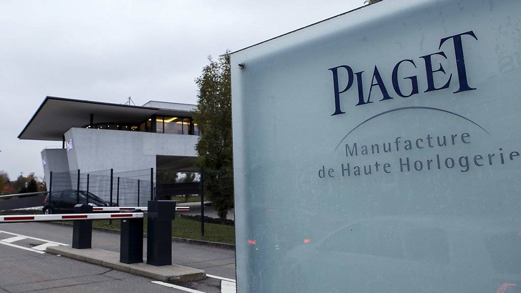 Unter anderem bei Piaget baut Richemont Stellen ab. Dagegen protestierten am Donnerstag laut Angaben der Unia rund 400 Personen.