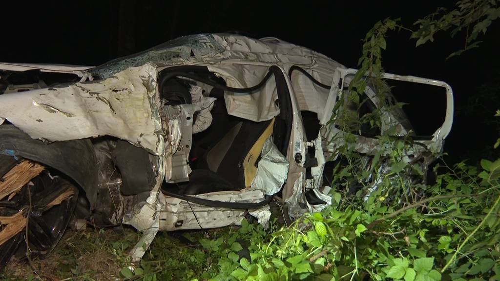 Schwerer Selbstunfall in Möhlin – Lenker wird aus Auto geschleudert und schwer verletzt