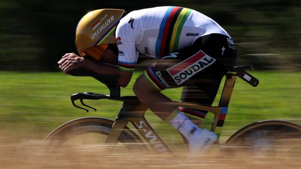 Remco Evenepoel bringt sich mit dem Sieg im Zeitfahren in der Gesamtwertung in Stellung