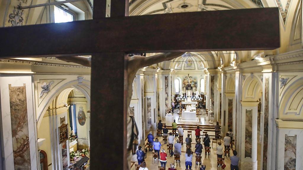 Die Kirchen in Italien wie hier in Guissano dürfen ab dem 18. Mai wieder Gottesdienste mit Gläubigen feiern. Foto: Luca Bruno/AP/dpa