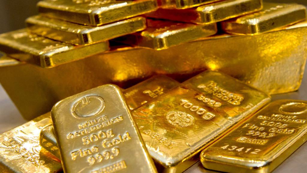 Der Goldpreis ist wieder gestiegen: Goldbarren bei einem Münchner Goldhändler (Archivbild).