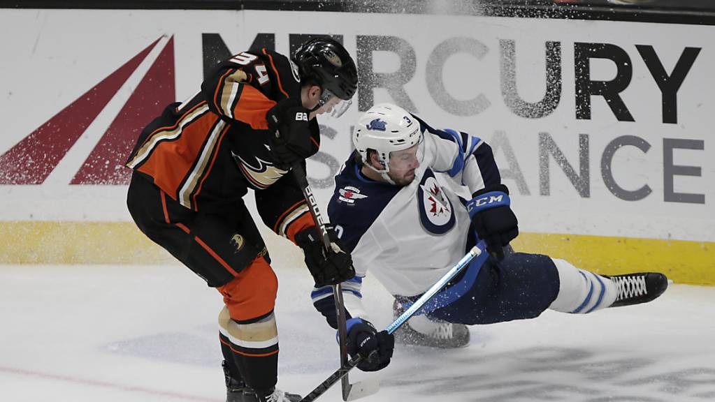 Die Winnipeg Jets mit Verteidiger Tucker Poolman gerieten gegen die Anaheim Ducks ins Straucheln