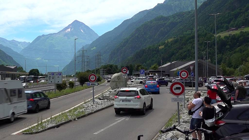 Die Gotthard-Ferienroute: Ansturm auf Raststätte