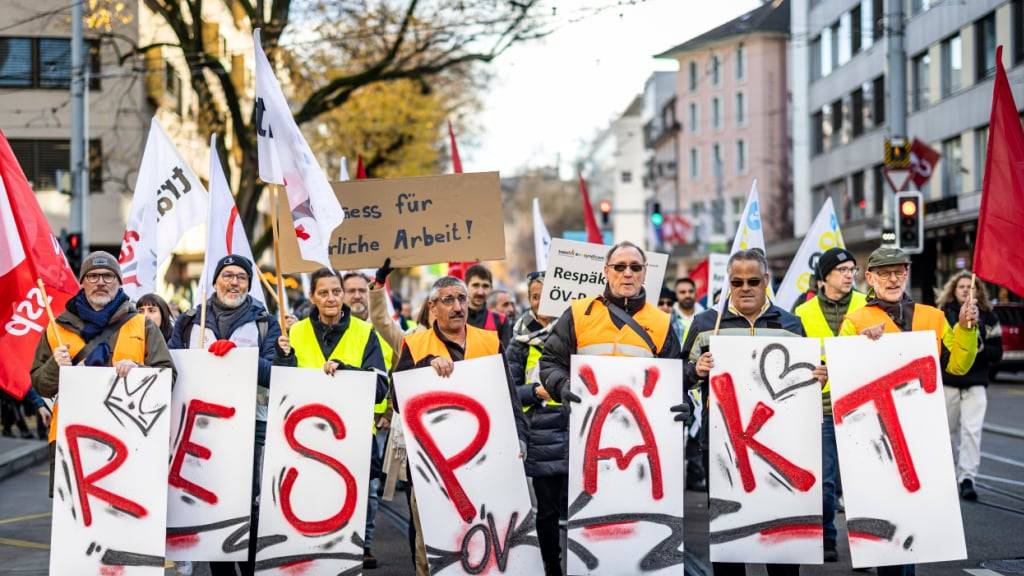 «Respäkt fürs ÖV-Personal» wurde am ÖV-Aktionstag in Oerlikon gefordert.
