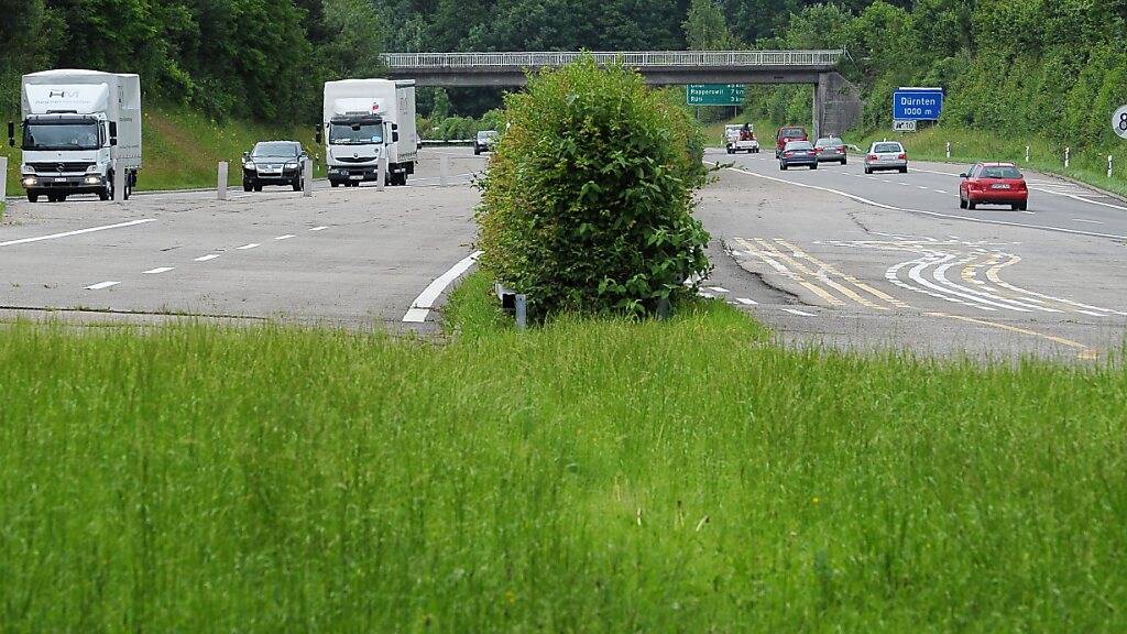 Das Ende der Oberland-Autobahn ist beim Kreisel Betzholz bei Hinwil. (Archivbild)