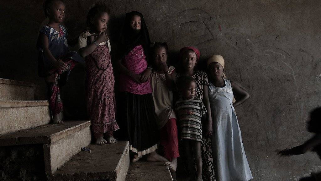 Vom Hunger bedroht: Kriegsvertriebene in einer zu einem Auffanglager umfunktionierten Schule in Abyan. (Archiv)